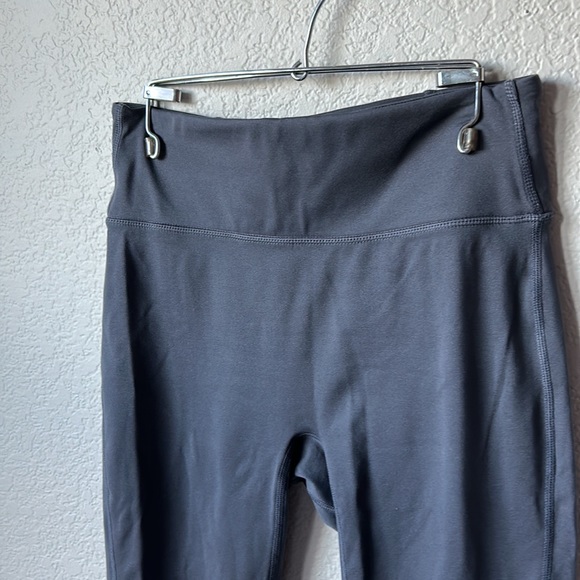 Motion 365 Fabletics grey pants Sz Medium women with waist pocket grey - Picture 2 of 11